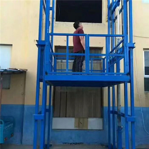 導軌式升降平臺